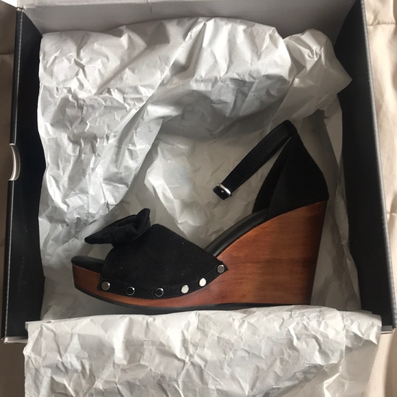 Torrid black knot wood platform shoes - Picture 6 of 7